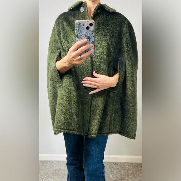 Mid-Century Europe Craft Wool Blend Faux Fur Cape with Arm Slits MEASUREMENTS - Picture 16 of 16